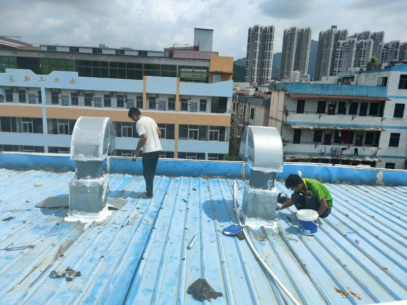 卫滨钢结构屋面涂料维修方法